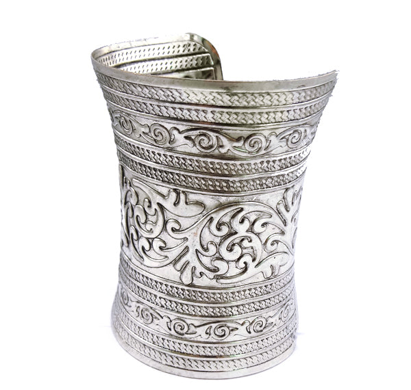 European And American Trends Exaggerated Meta