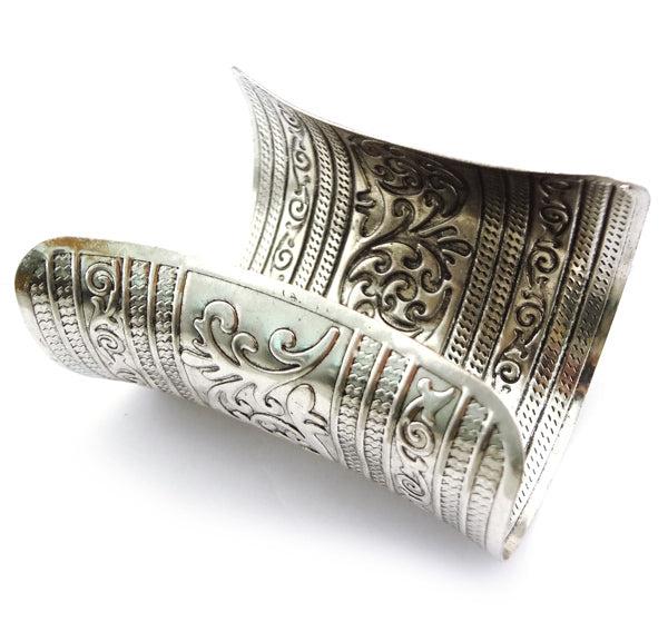 European And American Trends Exaggerated Meta