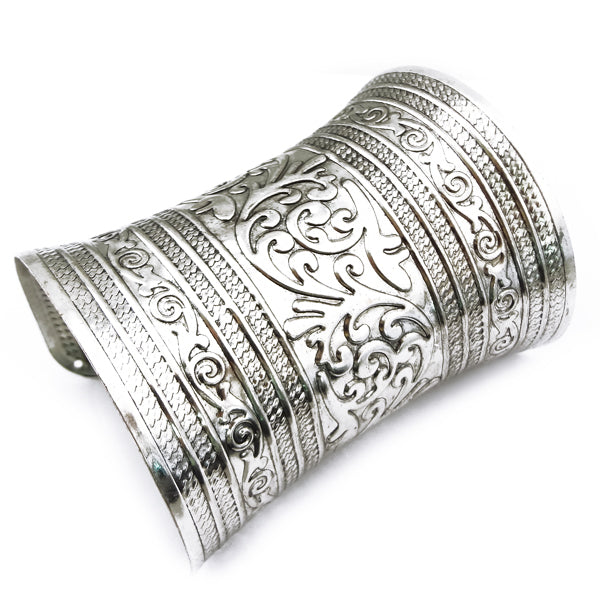 European And American Trends Exaggerated Meta